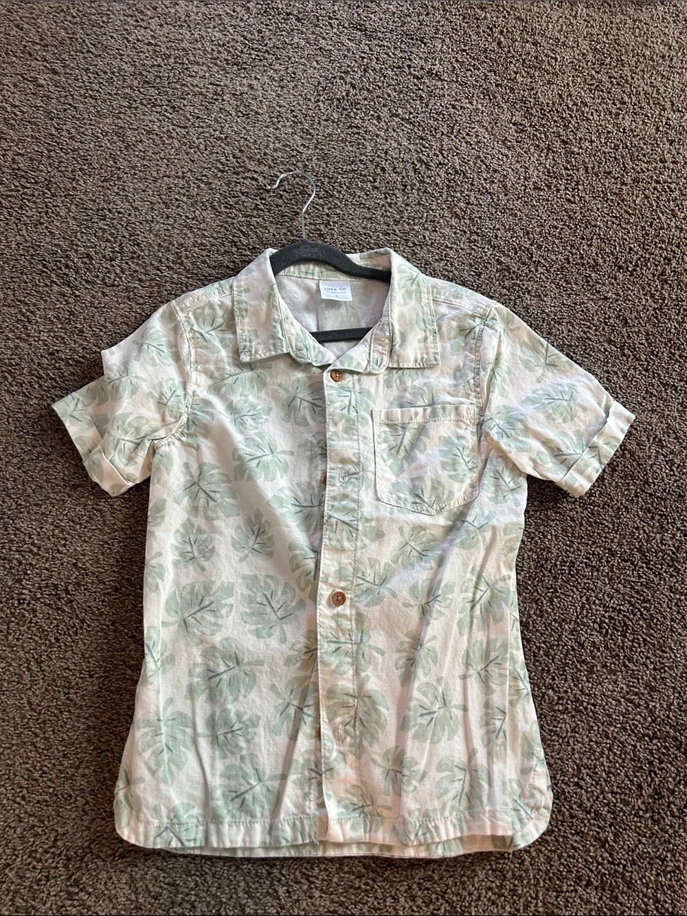 LC Lauren Conrad Cream Short-Sleeve Button-Down with Pale Green Leaf Print